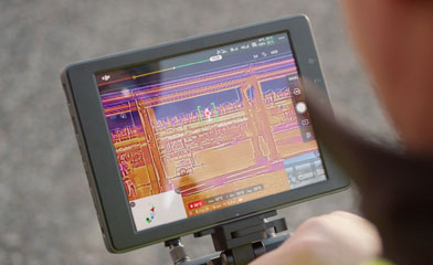 XT2無人機雙光熱成像相機,熱成像與4K可見光傳感器結(jié)合，內(nèi)置機器智能技術(shù),大疆與FLIR聯(lián)合打造下一代行業(yè)無人機影像解決方案—禪思XT2雙光熱成像相機。
熱成像與4K可見光傳感器結(jié)合，內(nèi)置機器智能技術(shù)，禪思XT2能隨時提供關(guān)鍵信息，
助用戶掌握先機，將感知能力與作業(yè)效率提升至全新高度。禪思XT2集成FLIR高精度熱成像傳感器和4K可見光傳感器，可同時錄制、傳輸熱成像與可見光影像。
相機與大疆行業(yè)飛行平臺無縫結(jié)合，提供便捷直觀的操控。工業(yè)級防護設(shè)計大幅提升可靠性，讓XT2在嚴苛環(huán)境下穩(wěn)定工作。