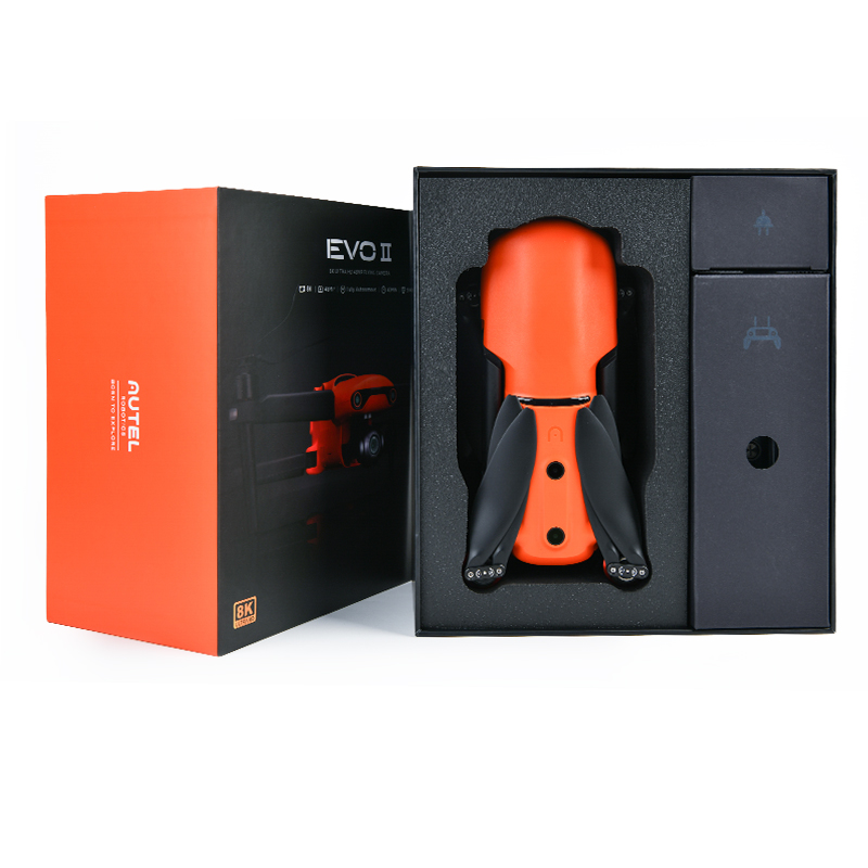 道通AUTEL EVO II無人機(jī),AUTEL EVO2,道通AUTEL EVO 2是新一代性能標(biāo)桿無人機(jī)，具備強(qiáng)悍的9公里圖傳40分鐘續(xù)航（無風(fēng) 勻速飛行），最大抗風(fēng)8級，最快飛行速度20米/秒。機(jī)身配備12路視覺傳感器，融合主相機(jī)、超聲波、IMU 等19組傳感器，實(shí)時構(gòu)建三維地圖和規(guī)劃路徑，不僅僅是感知，更可實(shí)現(xiàn)多角度全方位避障。通過模塊化云臺設(shè)計，可分為8K版（4800萬像素 1/2英寸CMOS）、6K版（2000萬像素 1英寸CMOS）、熱成像標(biāo)準(zhǔn)版（320分辨率）、熱成像進(jìn)階版（640分辨率）。